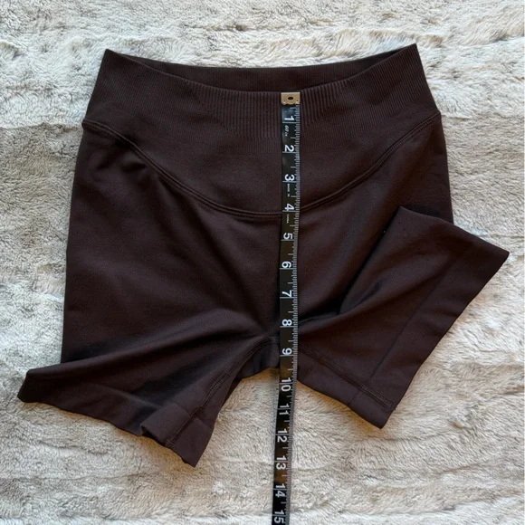 NWOT GYMSHARK Sweat Seamless Shorts in Shadow Brown Size XS - Picture 8 of 14